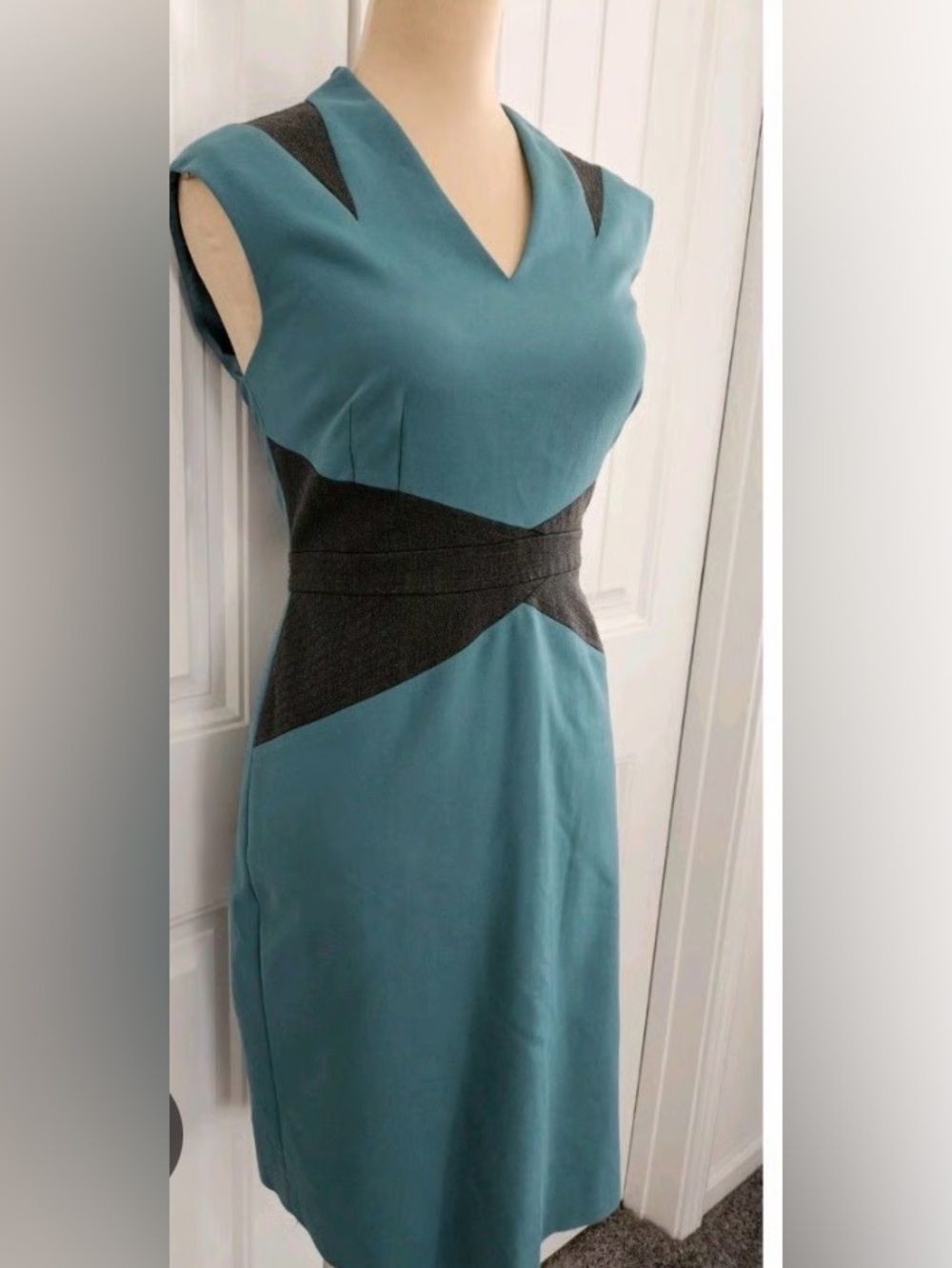 ANTONIO MELANI V-Neck Carden Seamed Waist Pencil Dress size 8